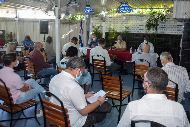 Diaz Canel en reunion en la ANEC