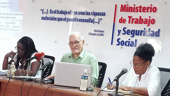 Decreto 138: Un paso esencial en la descentralización salarial para impulsar la eficiencia empresarial 1 WhatsApp Image 2025 12 19 at 11.14.50 AM