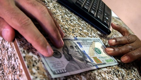 Desde este 18 de diciembre, Cuba contará con una nueva tasa de cambio 1 venta de divisas en la cadeca del monaco 01 580x330 1